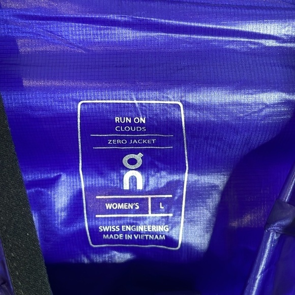 On Running | Women’s Zero Jacket in Twilight Size Large NWT - Picture 6 of 8